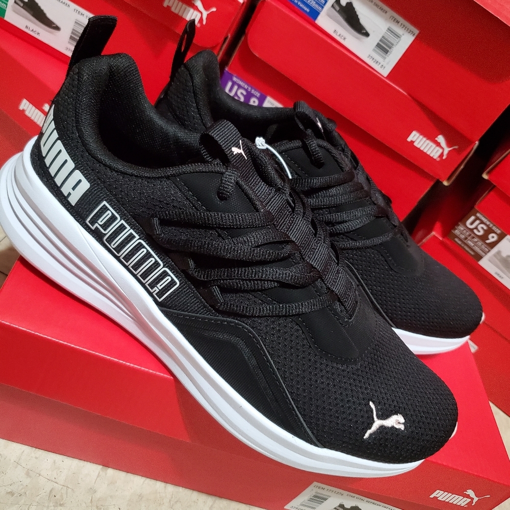 PUMA Sneakers